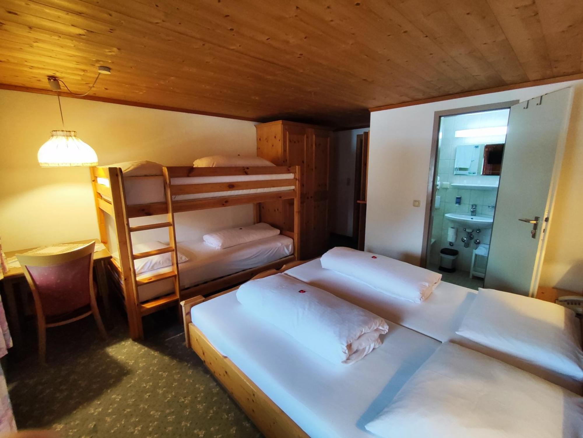 Gasthaus Mitterjager Kirchdorf in Tirol Værelse billede